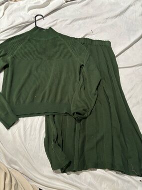 Two-Piece Knit Sweater Set in Forest Green